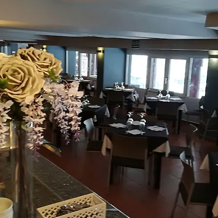 ホテル Mont Blanc 3*