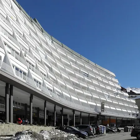 Otel Mont Blanc 3*